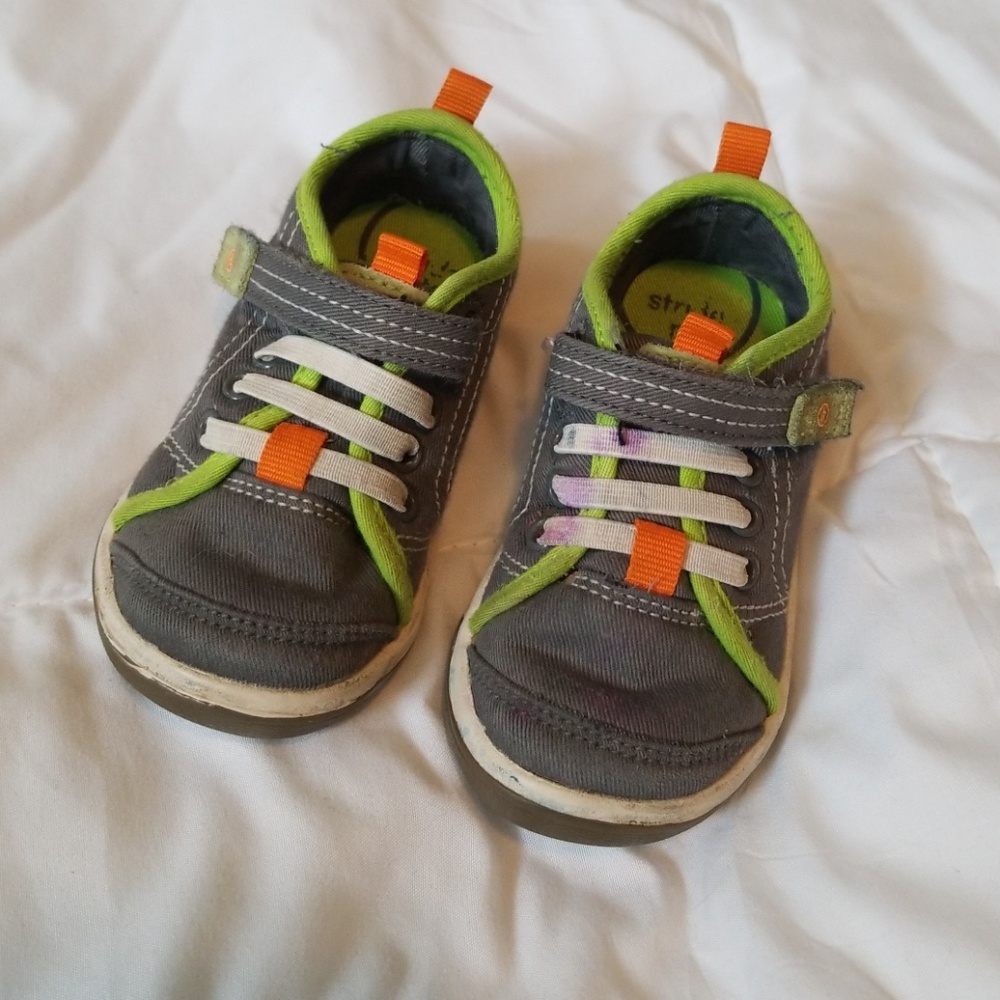 5.5M (US) Stride Rite Dakota toddler sneakers